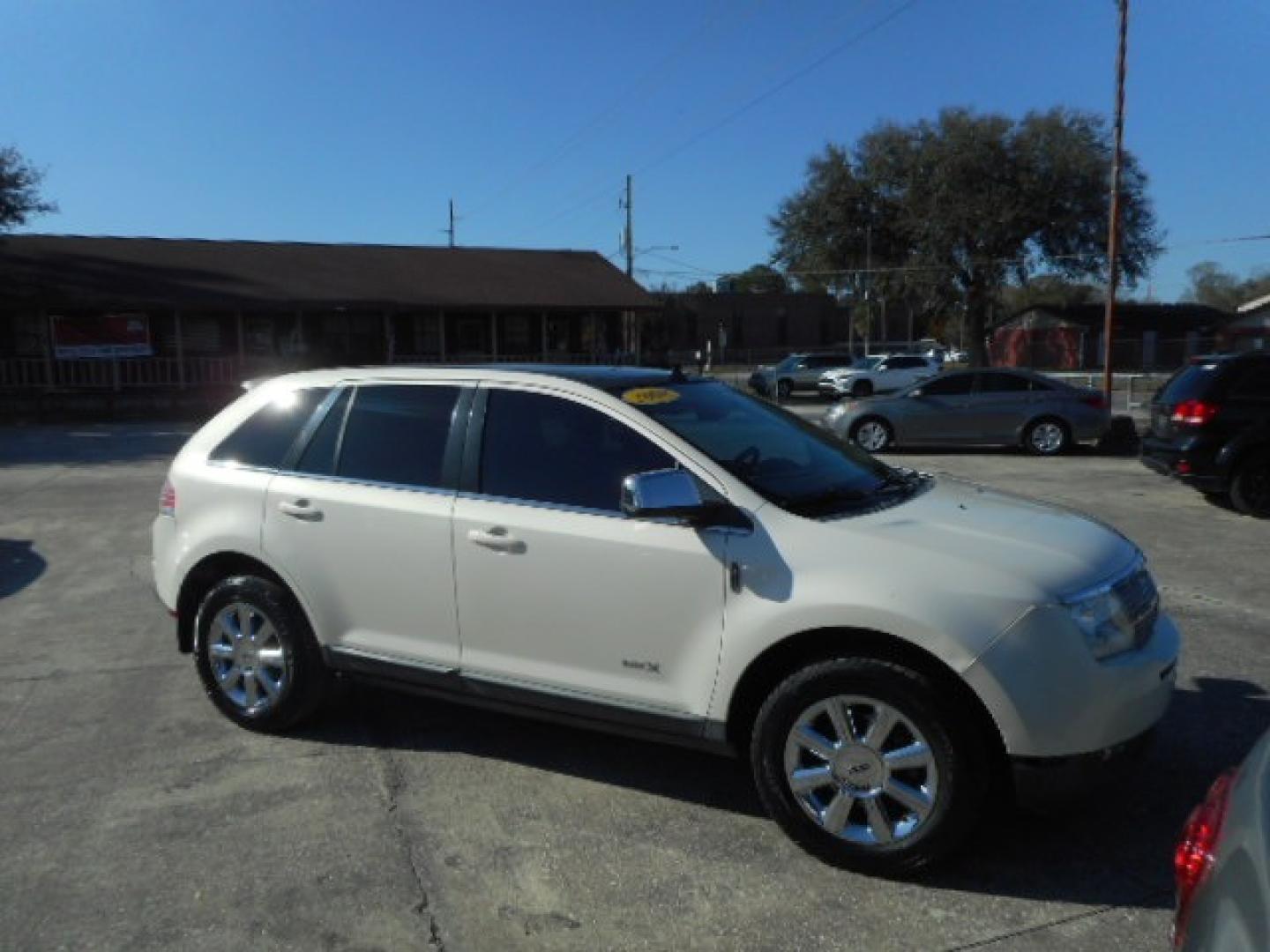 2008 WHITE LINCOLN MKX BASE (2LMDU68C08B) , located at 1200 Cassat Avenue, Jacksonville, FL, 32205, (904) 695-1885, 30.302404, -81.731033 - Photo#2